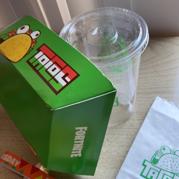 Fortnite LeBron James Rare Collectibles - Picture 2 of 7